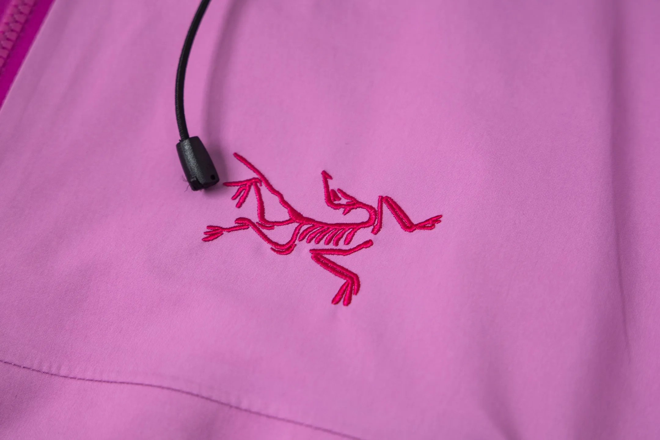 【 】 ARCTERYX Beta SLSeries SL GORE-TEX Breathable Breathable Series Versatile ， bluesign@ N '3LGORE-TEX ， ， Wear-Resistant， 、 Breathable， ! ARC TERYX ， 3D Tri-Durance ， P ， YKK ， ， ， 。 Size：S-XXL ：Black